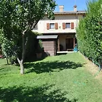 In Carlotte Mit Eigenem Garten By Interhome Сasa de vacaciones *