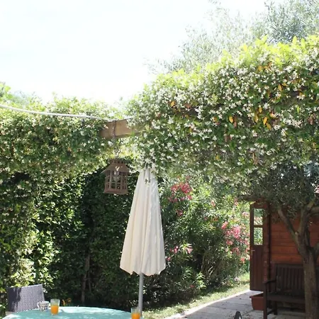 別荘 In Carlotte Mit Eigenem Garten By Interhome ラツィーゼ
